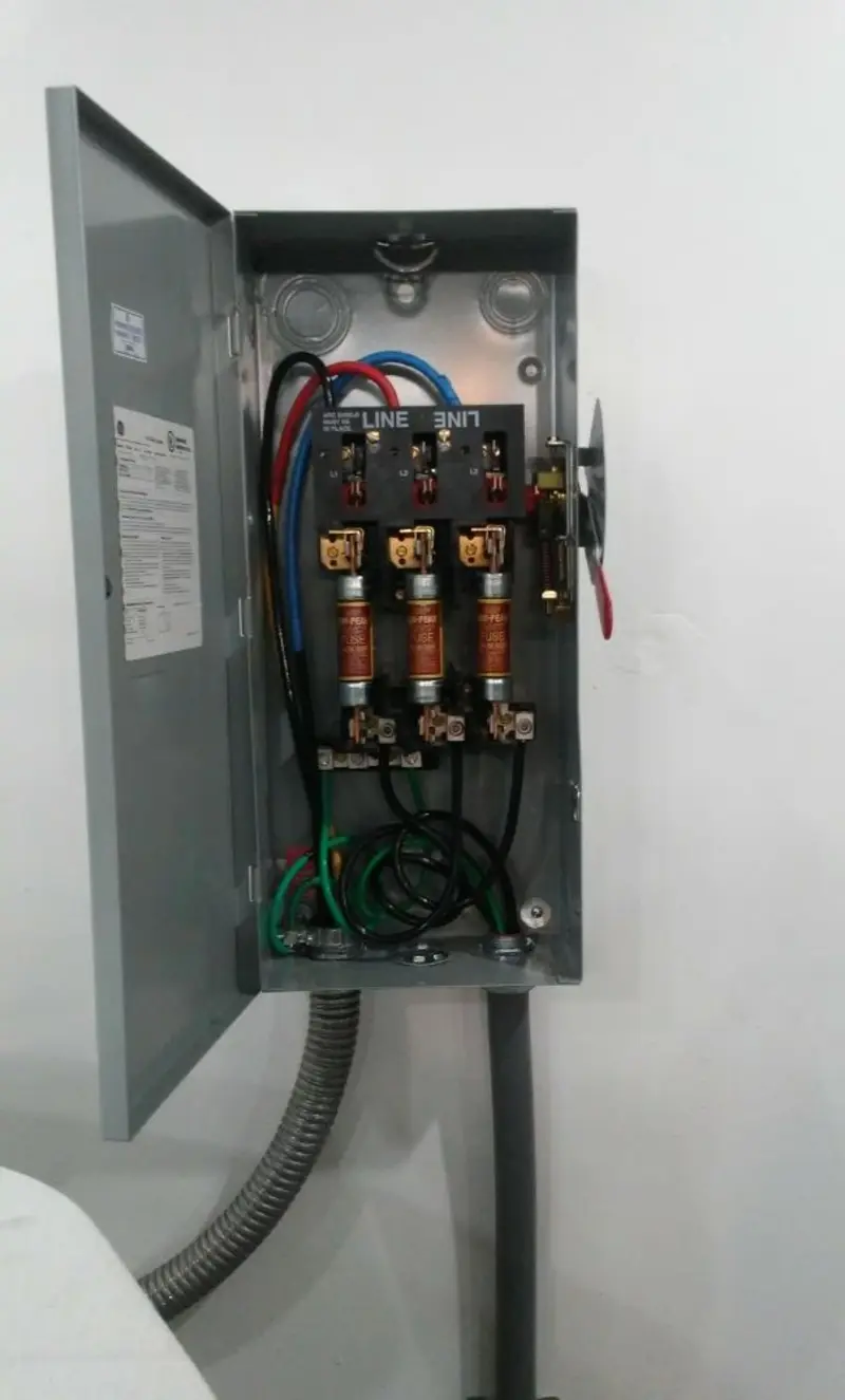 Three-phase disconnect switch installed for Smoke Detector Installation in Buena Vista